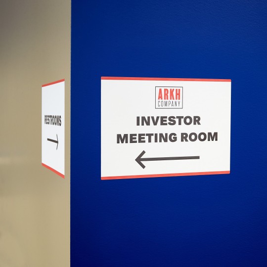 Temporary signage for conference rooms